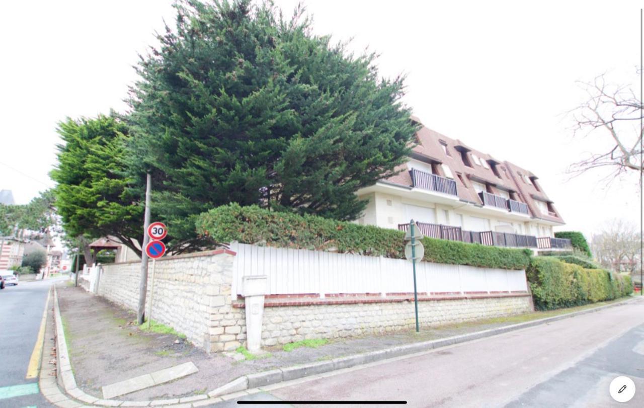 Joli Studio ☆ 100M De La Mer Et Du Centre Ville ☆ Cabourg Exterior photo